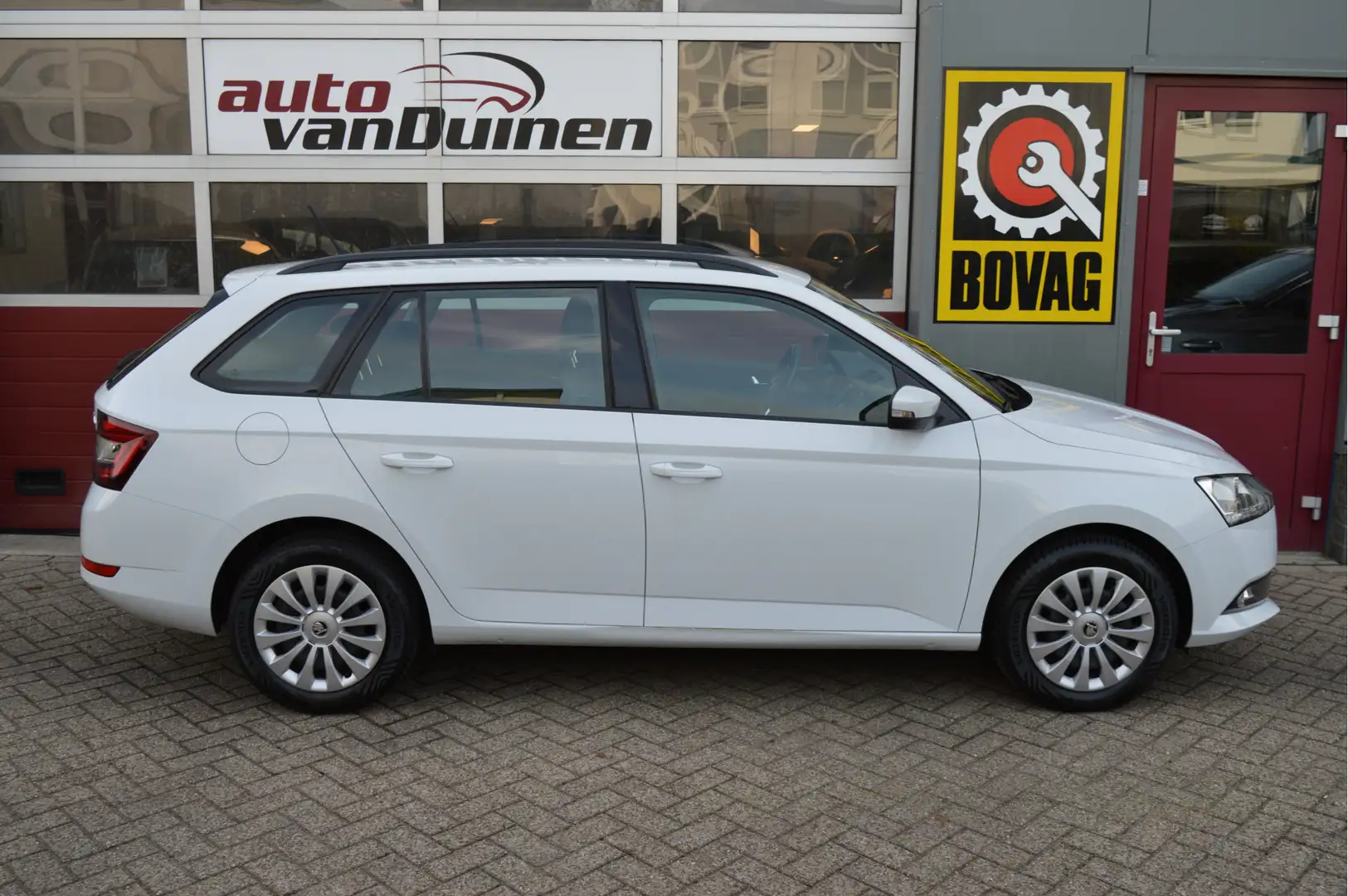 Skoda Fabia Combi 1.0 TSI Ambition O.a: Carplay, Trekhaak, PDC Wit - 2