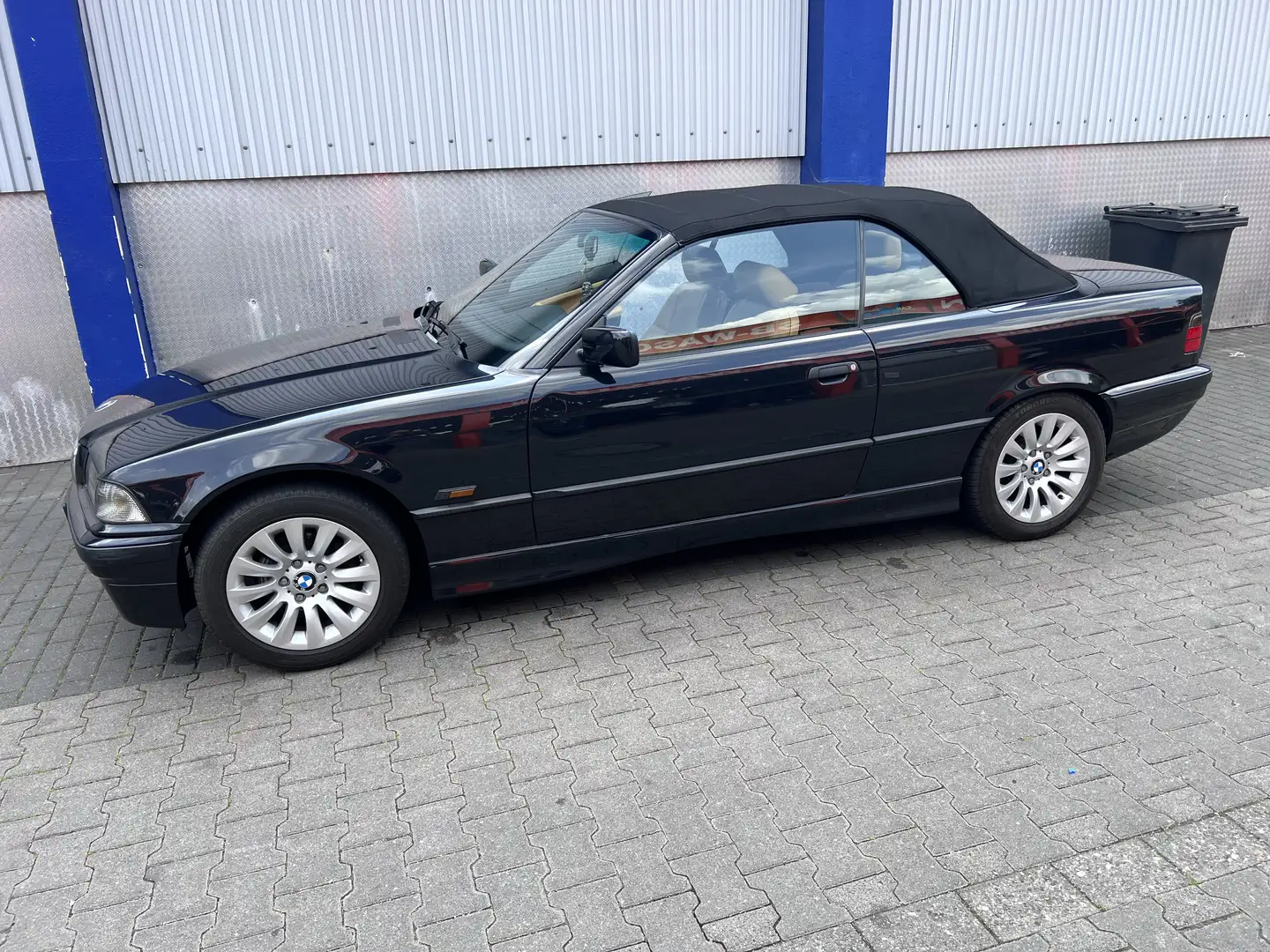 BMW 320 320i - 2