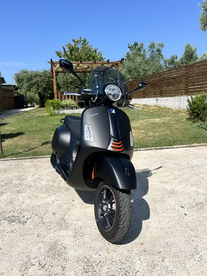 Vespa GTS Super Sport