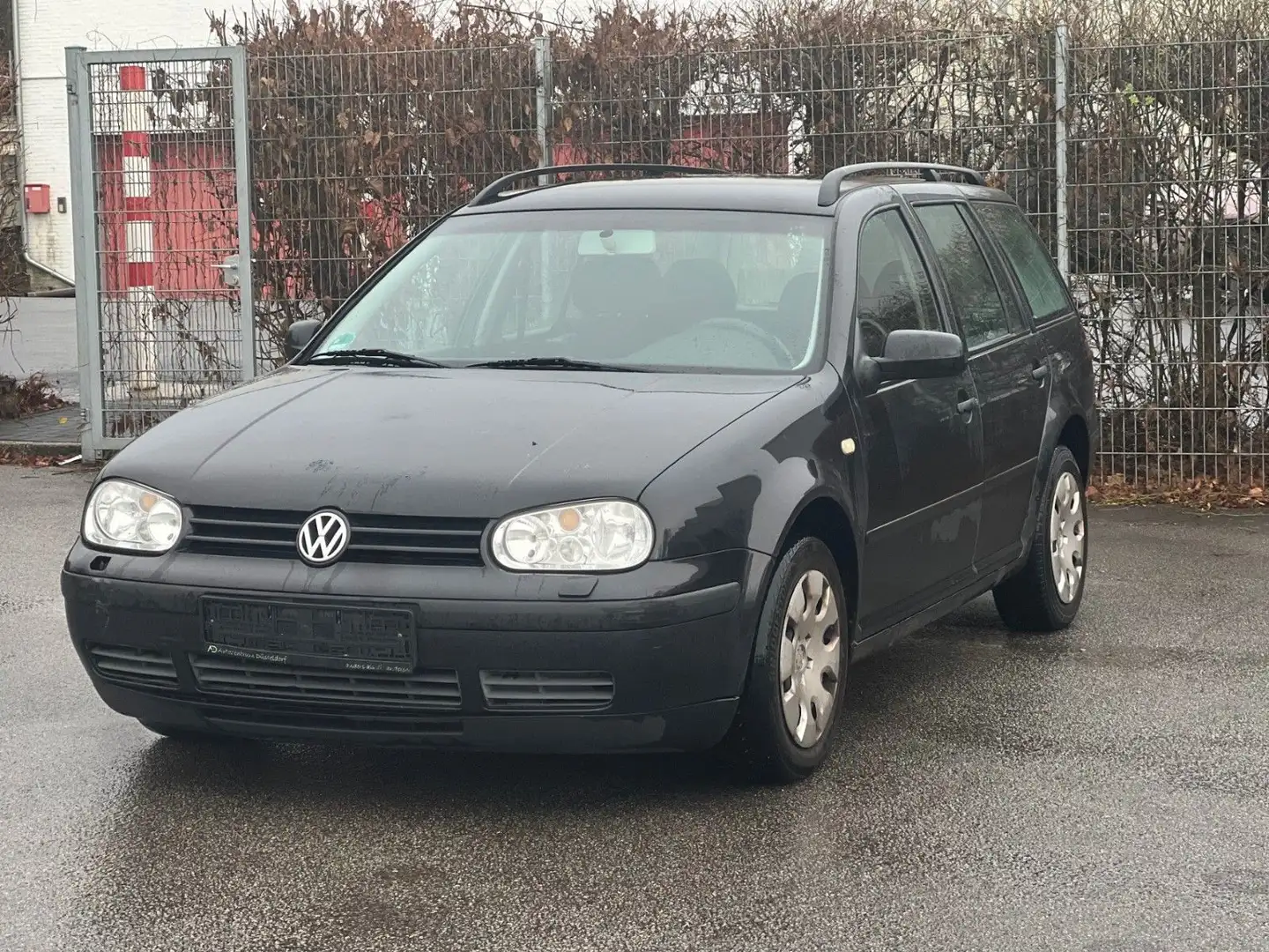 Volkswagen Golf 1.4 Trendline Variant Schwarz - 1