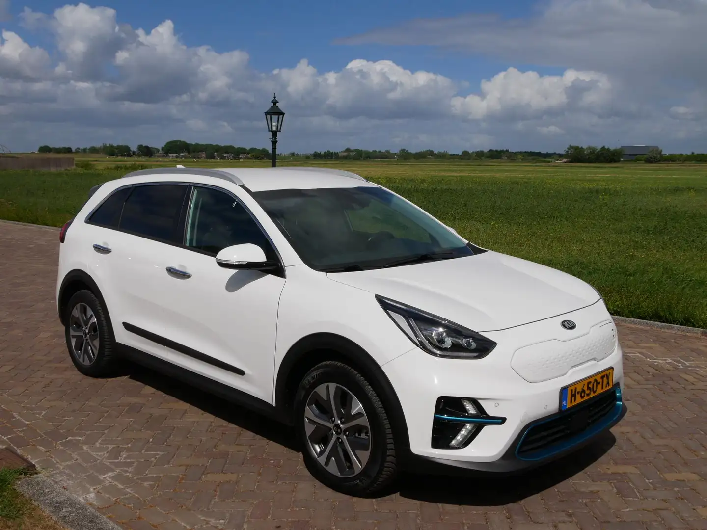 Kia e-Niro ExecutiveLine 64 kWh FULL * 3 Fase **FACELIFT Bílá - 1