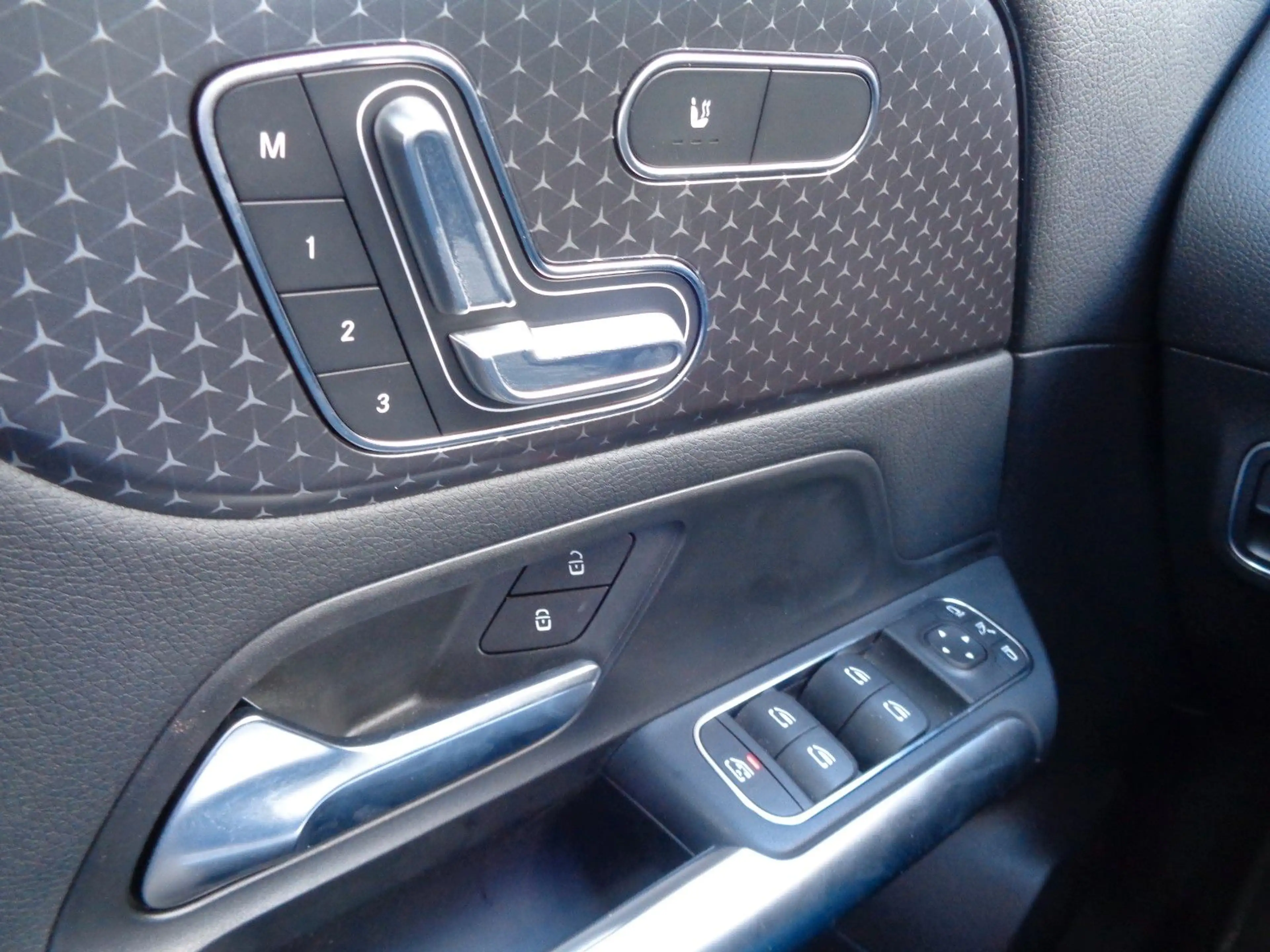 Mercedes-Benz B 250 e,AHK,MEMORY,PANO,LED,NP:57.905,-EURO — photo 11