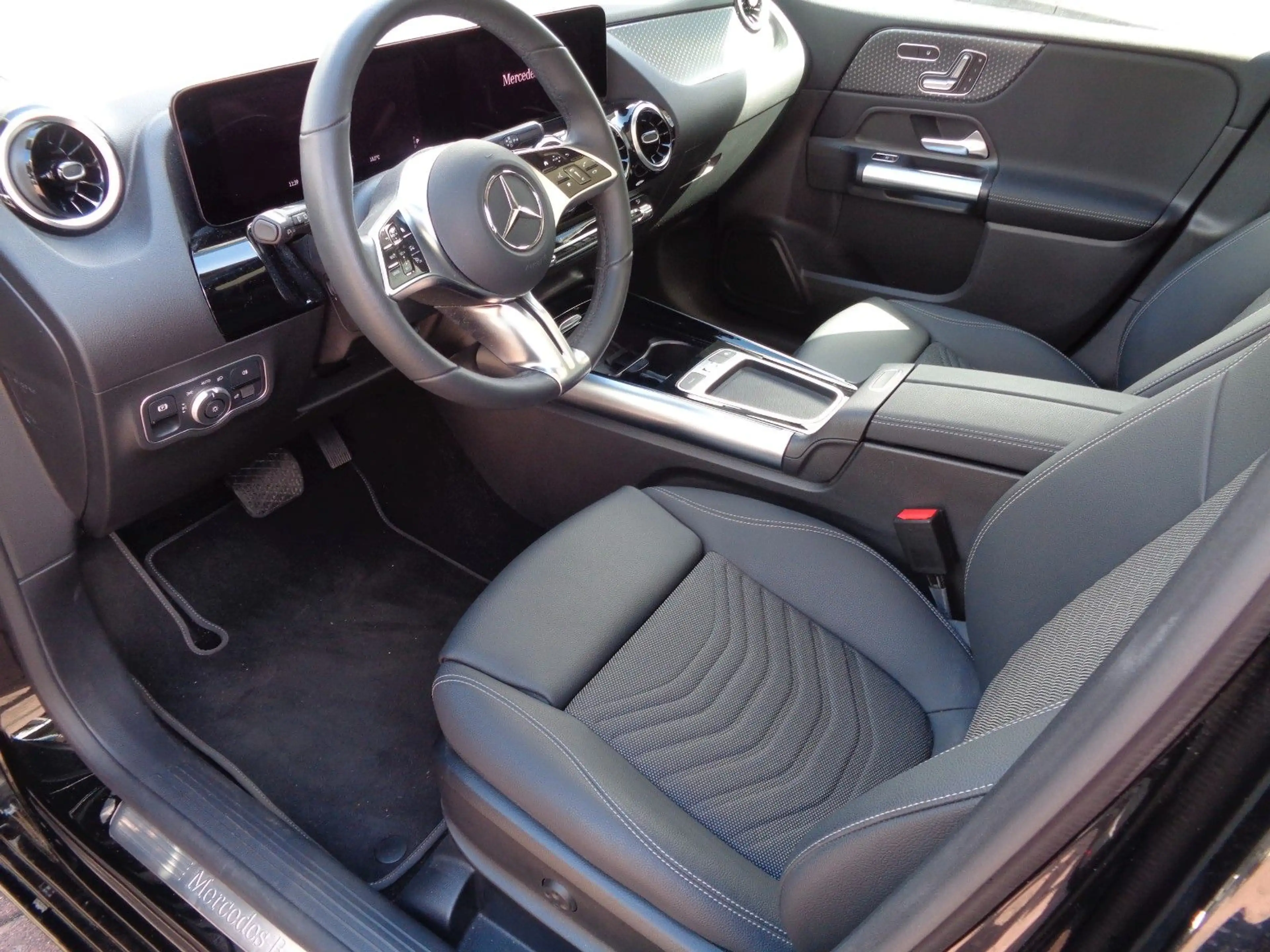 Mercedes-Benz B 250 e,AHK,MEMORY,PANO,LED,NP:57.905,-EURO — photo 9