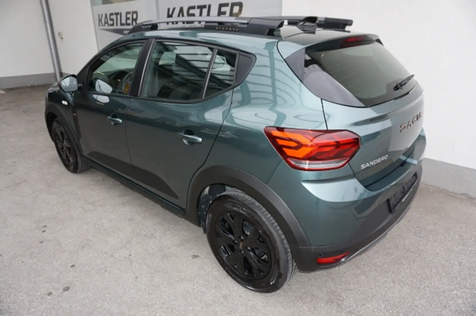 Dacia Sandero SANDERO Stepway TCe90  Extreme+ Grün - 2