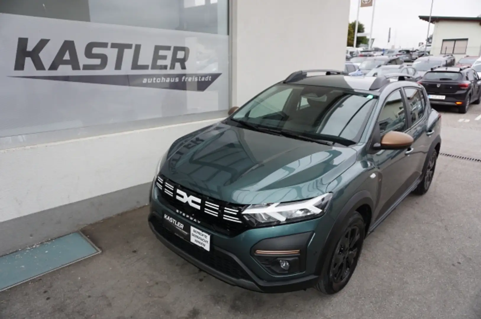 Dacia Sandero SANDERO Stepway TCe90  Extreme+ Grün - 1