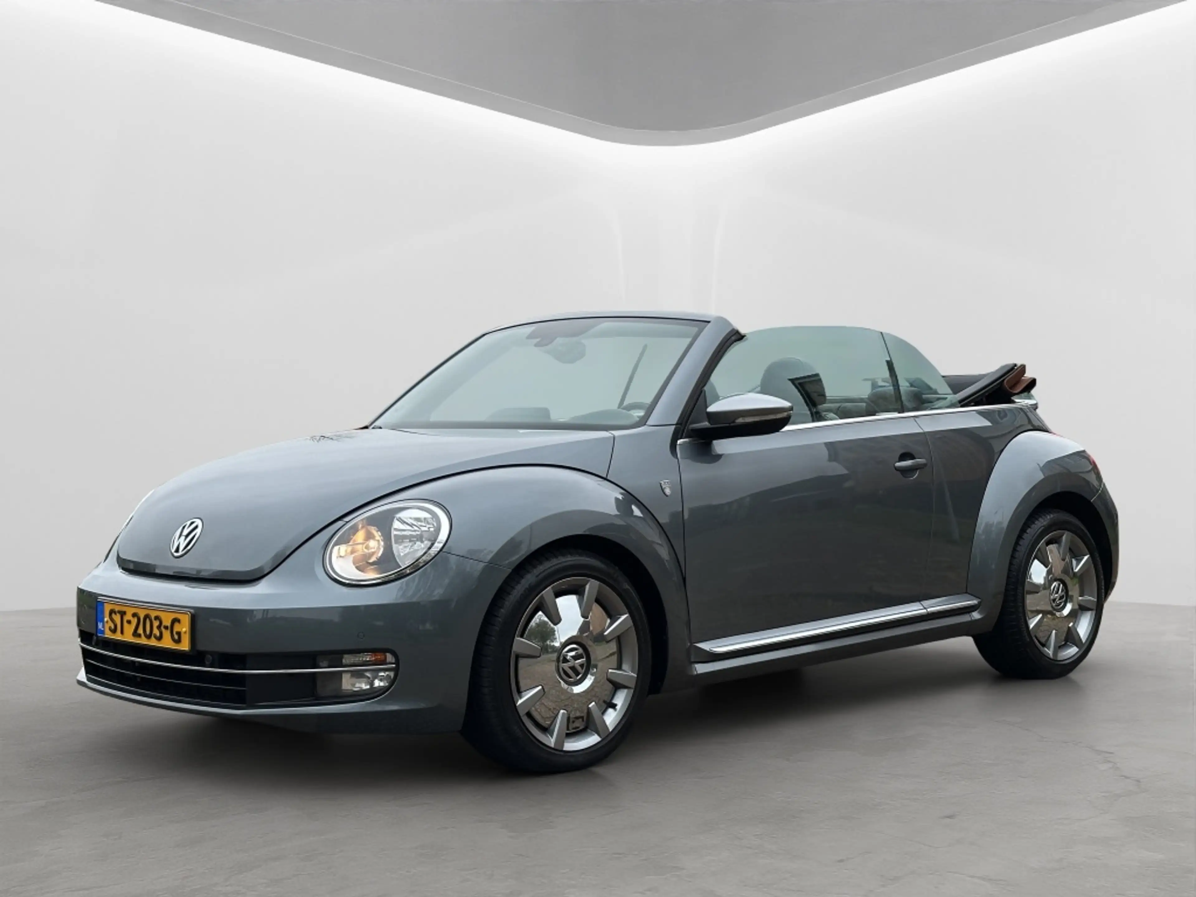 Volkswagen Beetle Cabriolet 1.4 TSI Karmann 150PK Beige Kap PDC LED