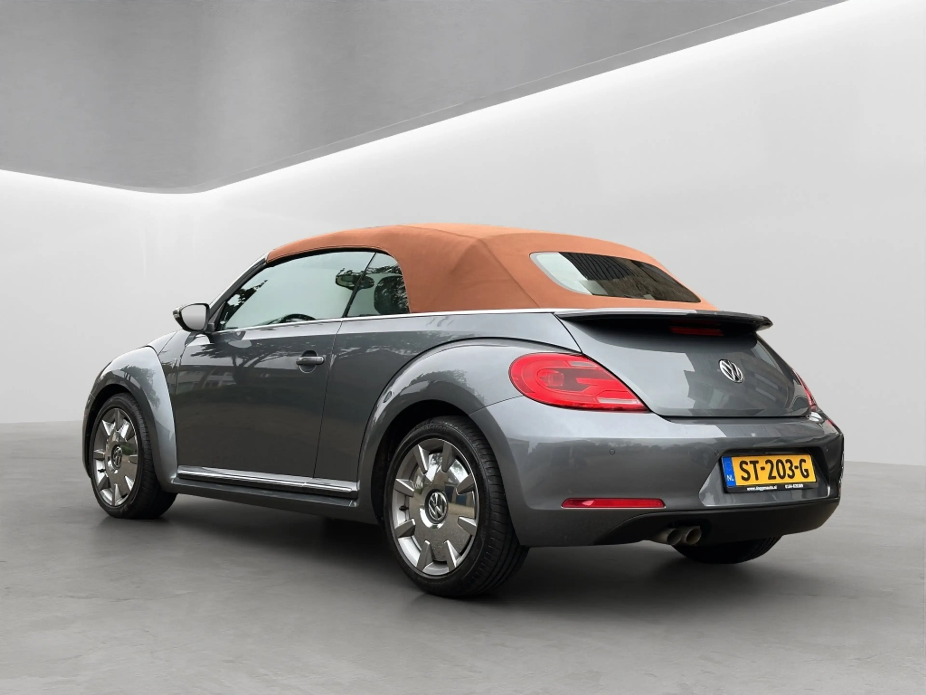 Volkswagen Beetle Cabriolet 1.4 TSI Karmann 150PK Beige Kap PDC LED — photo 5