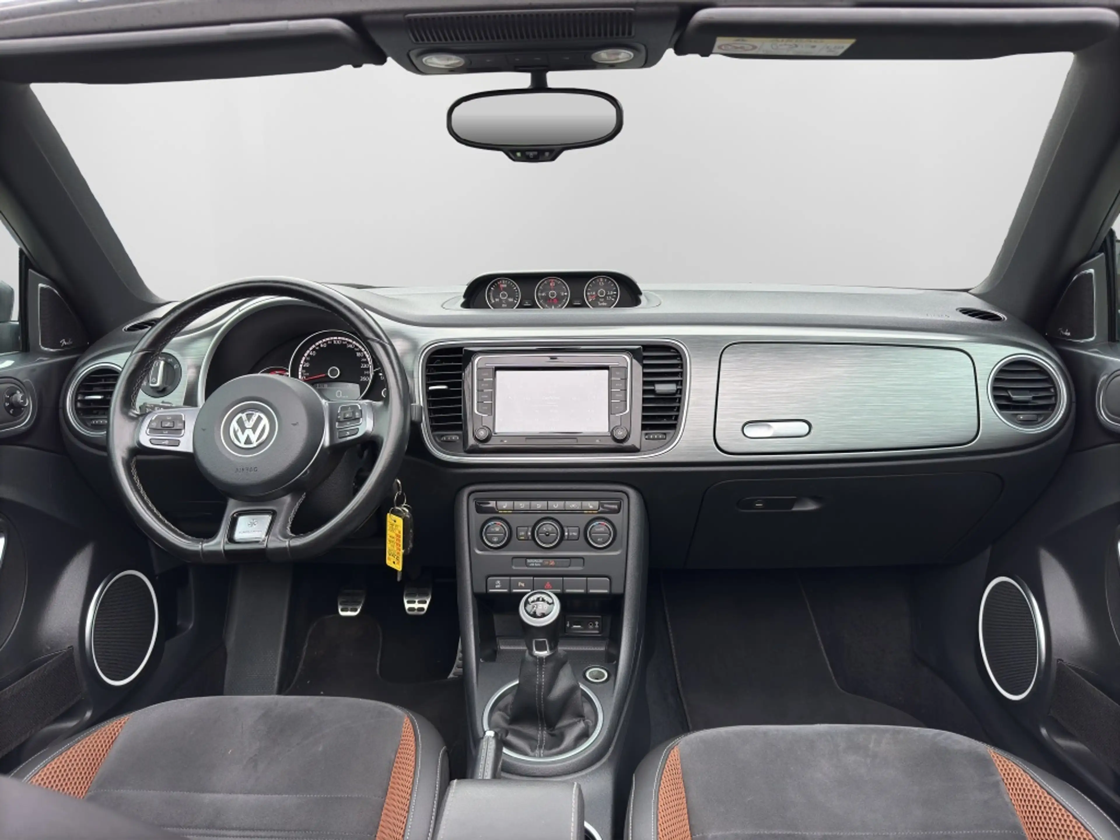 Volkswagen Beetle Cabriolet 1.4 TSI Karmann 150PK Beige Kap PDC LED — photo 2