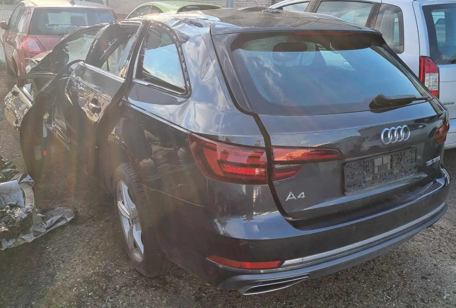 Audi A4 Avant 35 TFSI Blau - 2