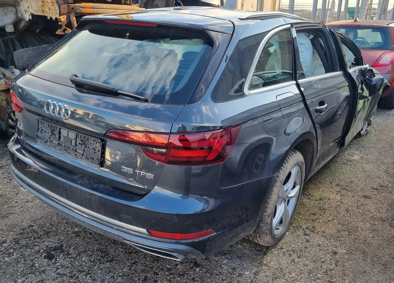 Audi A4 Avant 35 TFSI Blau - 1