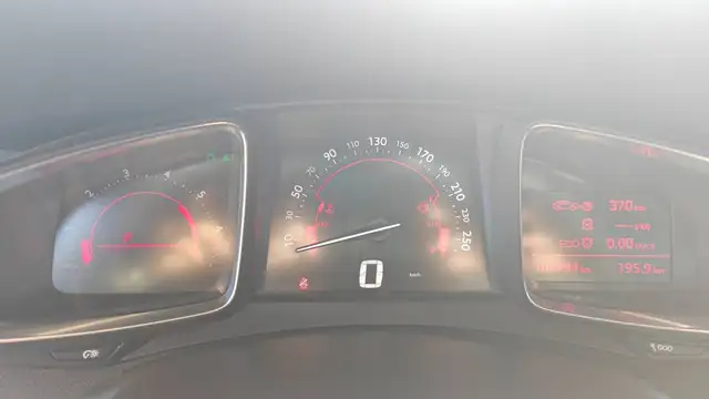 DS Automobiles DS 5 view 12