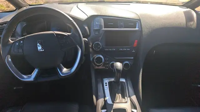 DS Automobiles DS 5 view 11