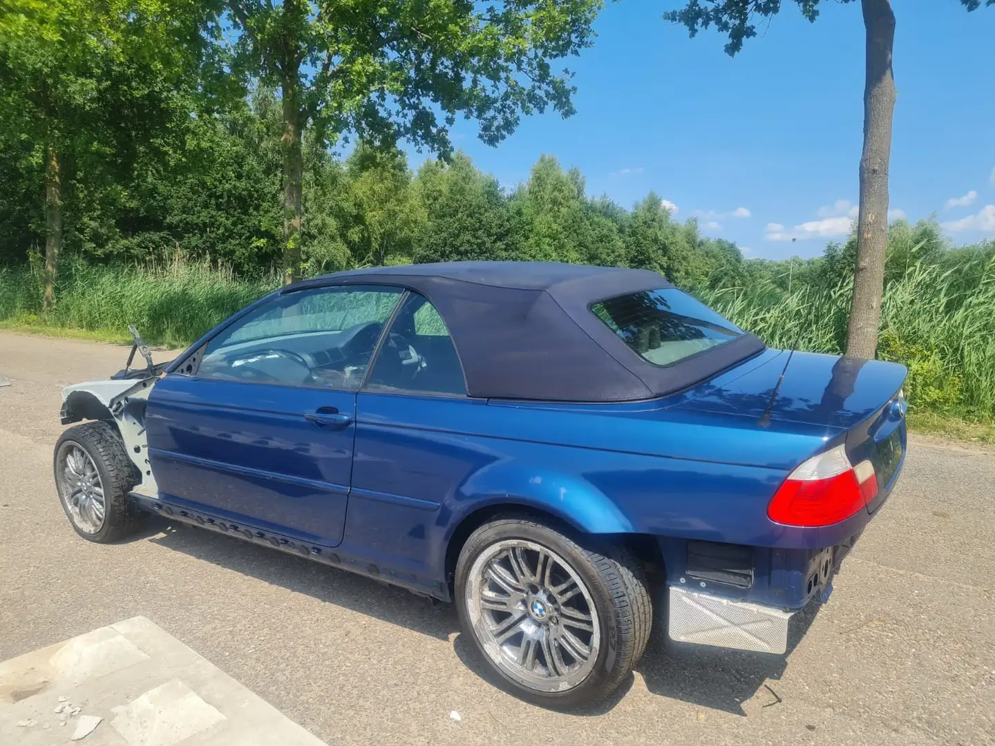BMW M3 Cabrio RHD Bodyshell with parts and papers Blauw - 2