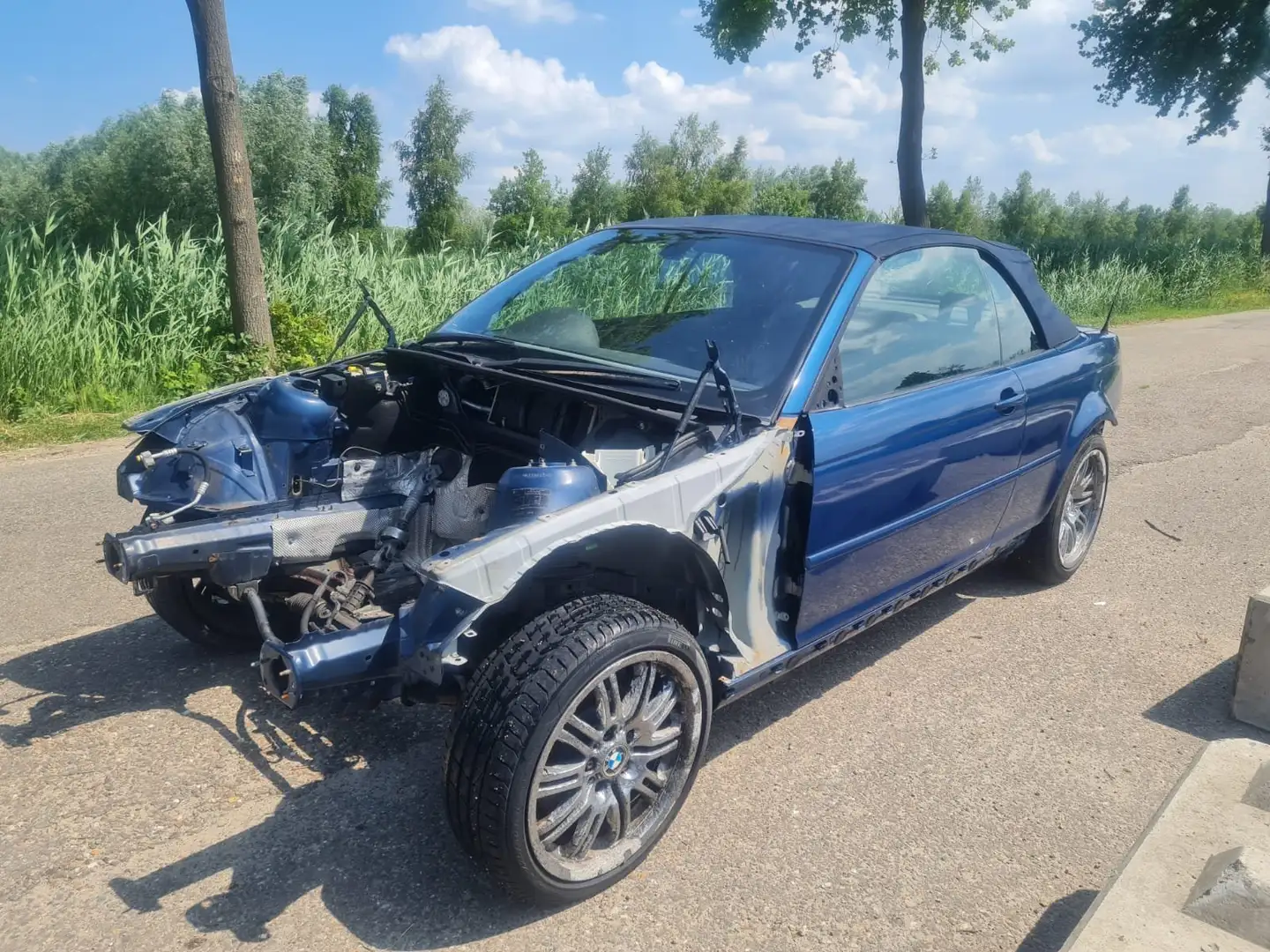BMW M3 Cabrio RHD Bodyshell with parts and papers Blauw - 1