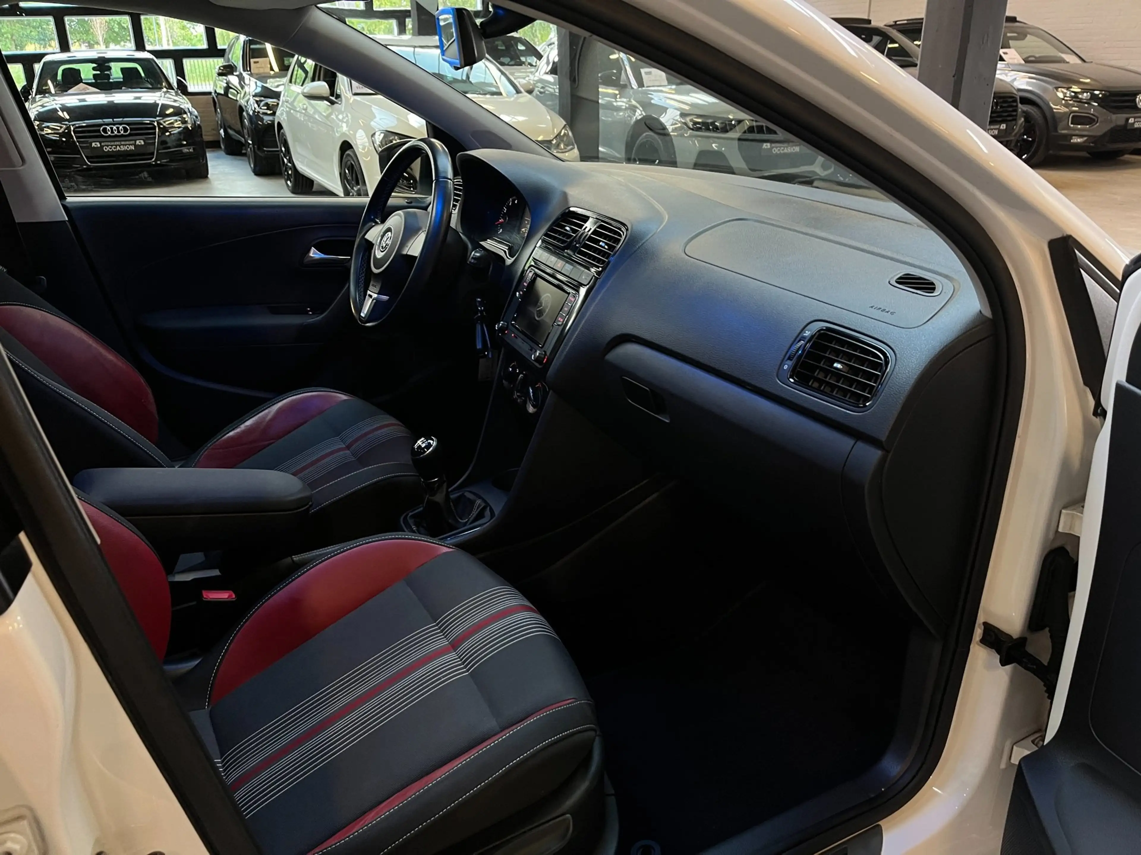 Volkswagen Polo 1.2 TSI Highline Pano/LedXenon/Carplay/ — photo 13