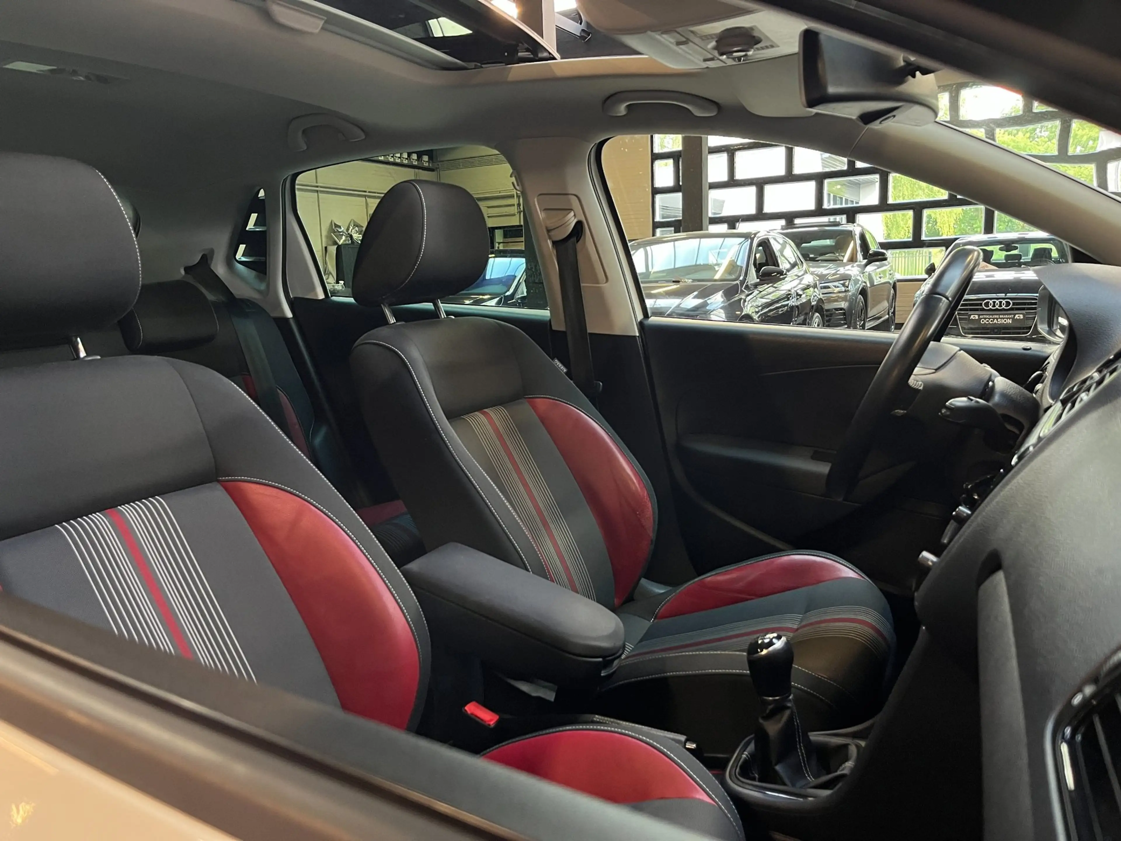Volkswagen Polo 1.2 TSI Highline Pano/LedXenon/Carplay/ — photo 14