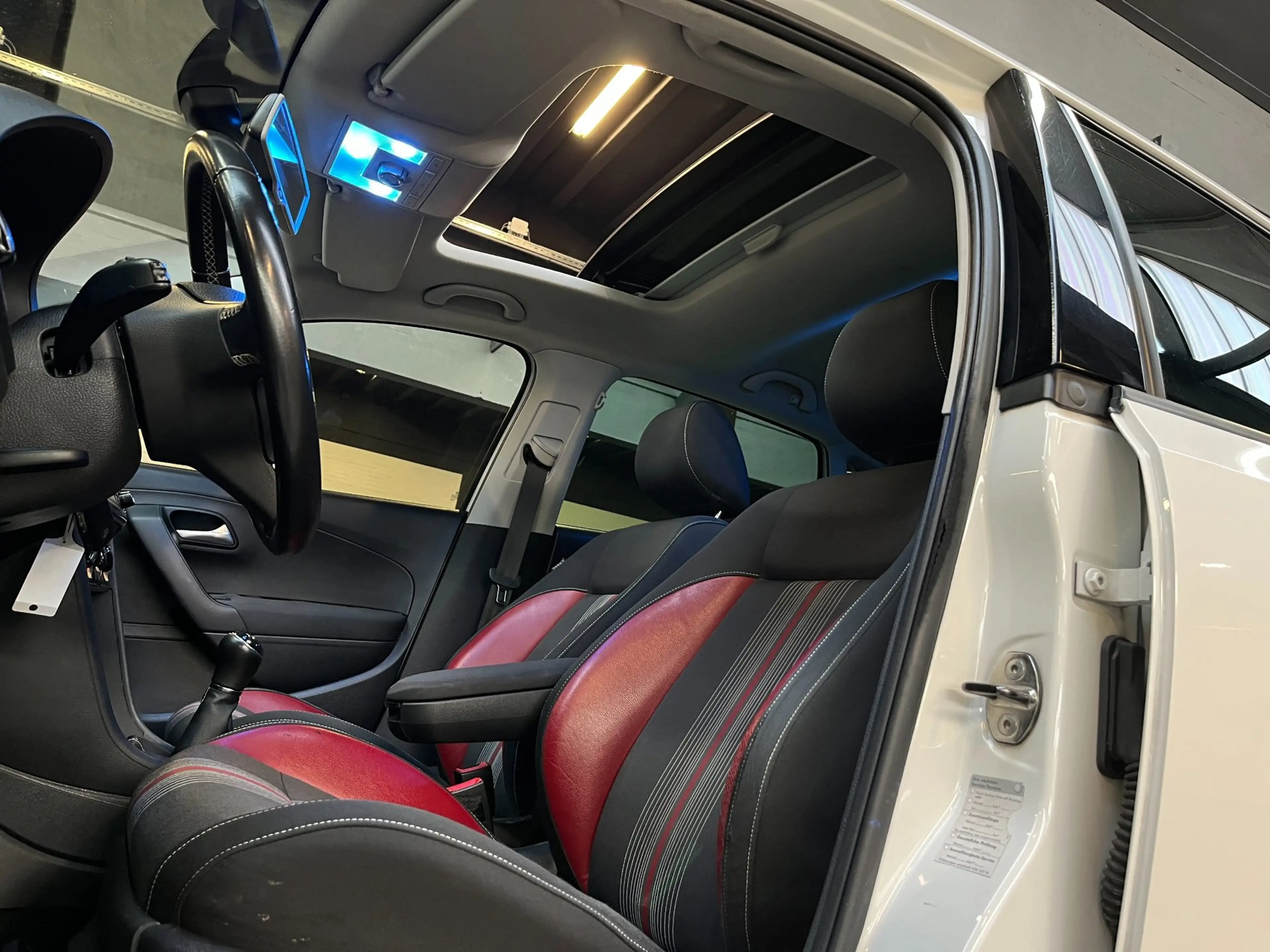Volkswagen Polo 1.2 TSI Highline Pano/LedXenon/Carplay/ — photo 11