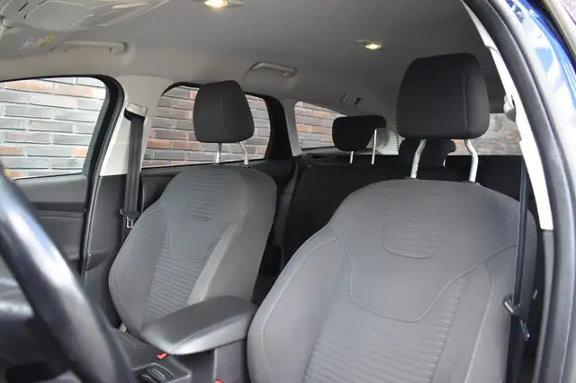 Ford Focus view 6