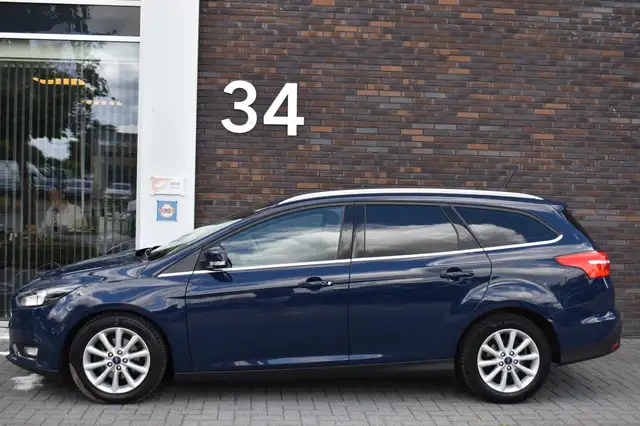 Ford Focus view 8