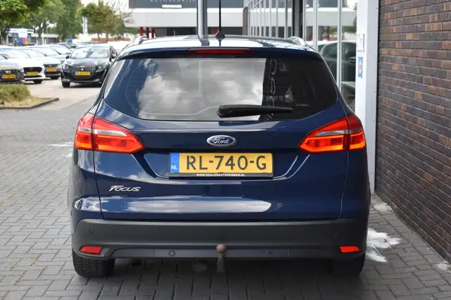 Ford Focus view 9