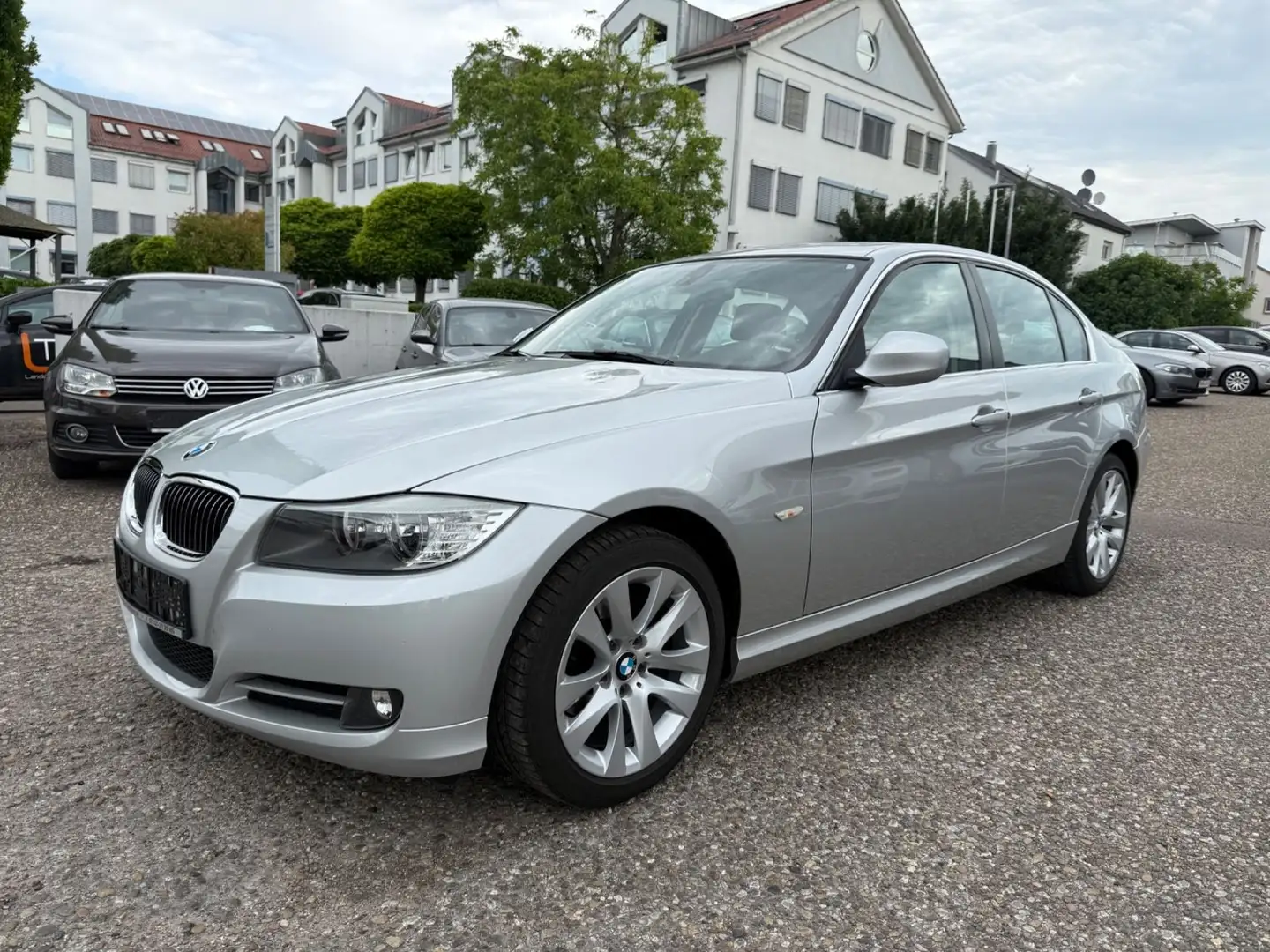 BMW 318 i Lim.-Klimaautomatik-Tempomat-SHZ-PDC-1.Hand Argent - 1