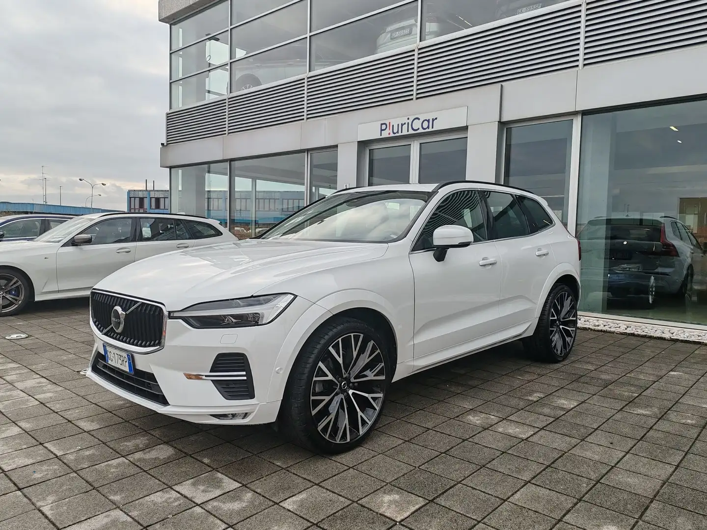 Volvo XC60 B5 AWD Geartronic Momentum Pro Tetto Cerchi22 DAB Weiß - 1