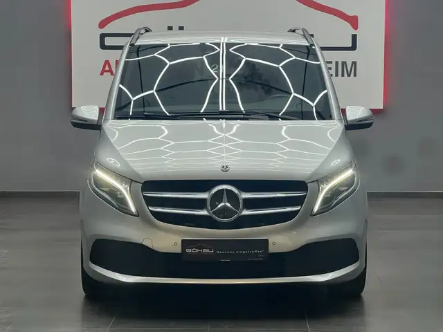 Mercedes-Benz 250 view 2