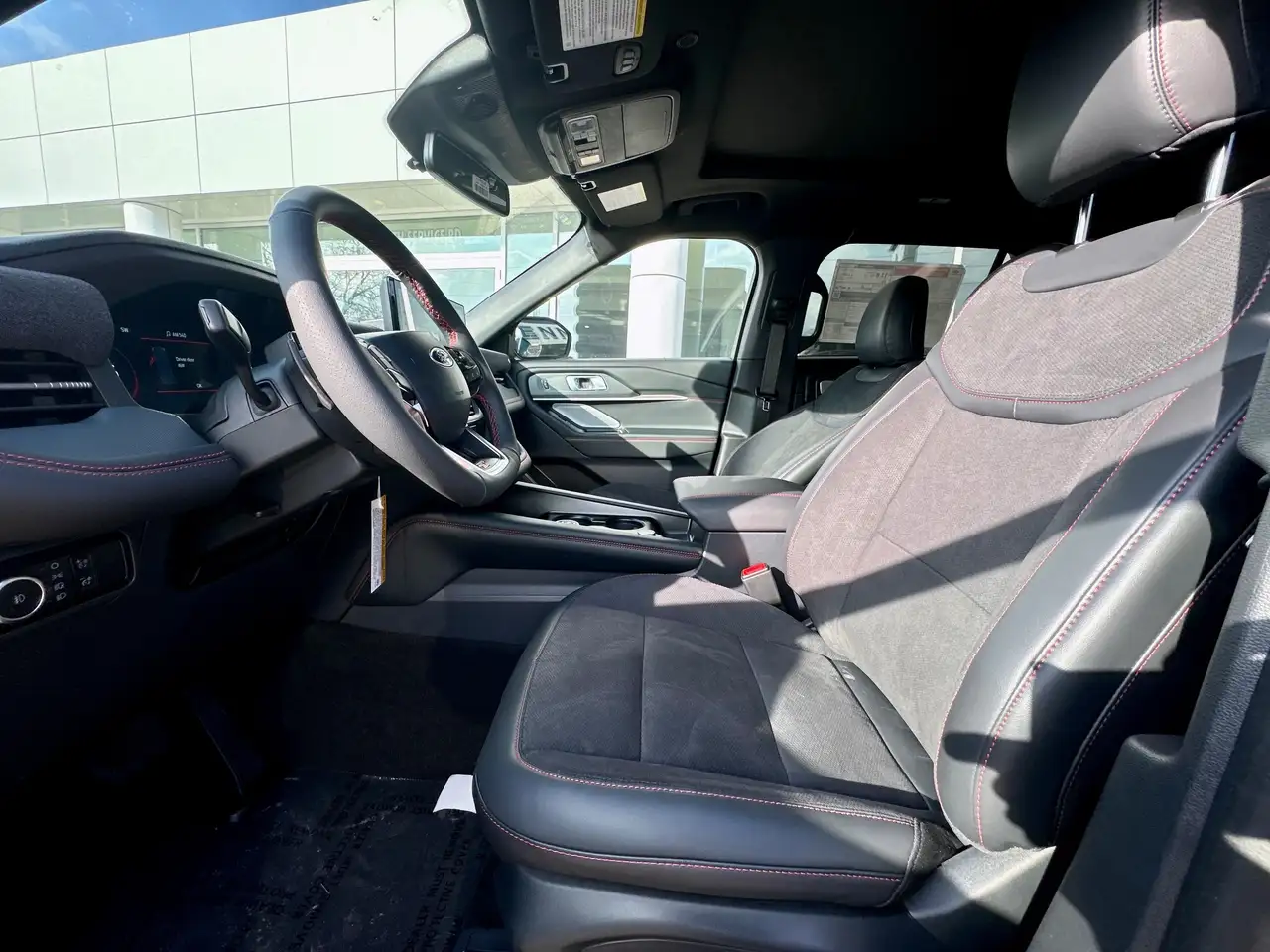Ford Explorer снимка Ford Explorer