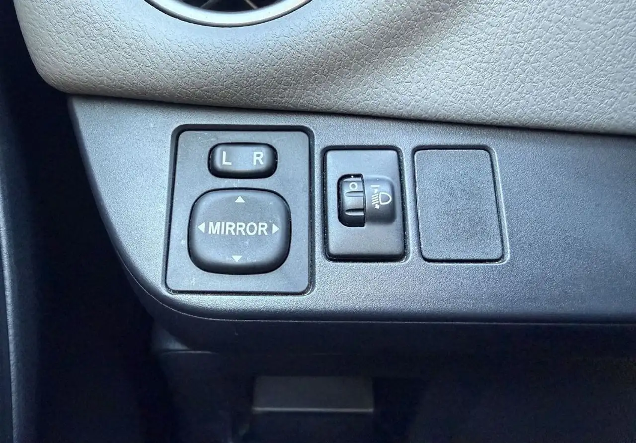 Toyota Yaris Yaris — photo 17