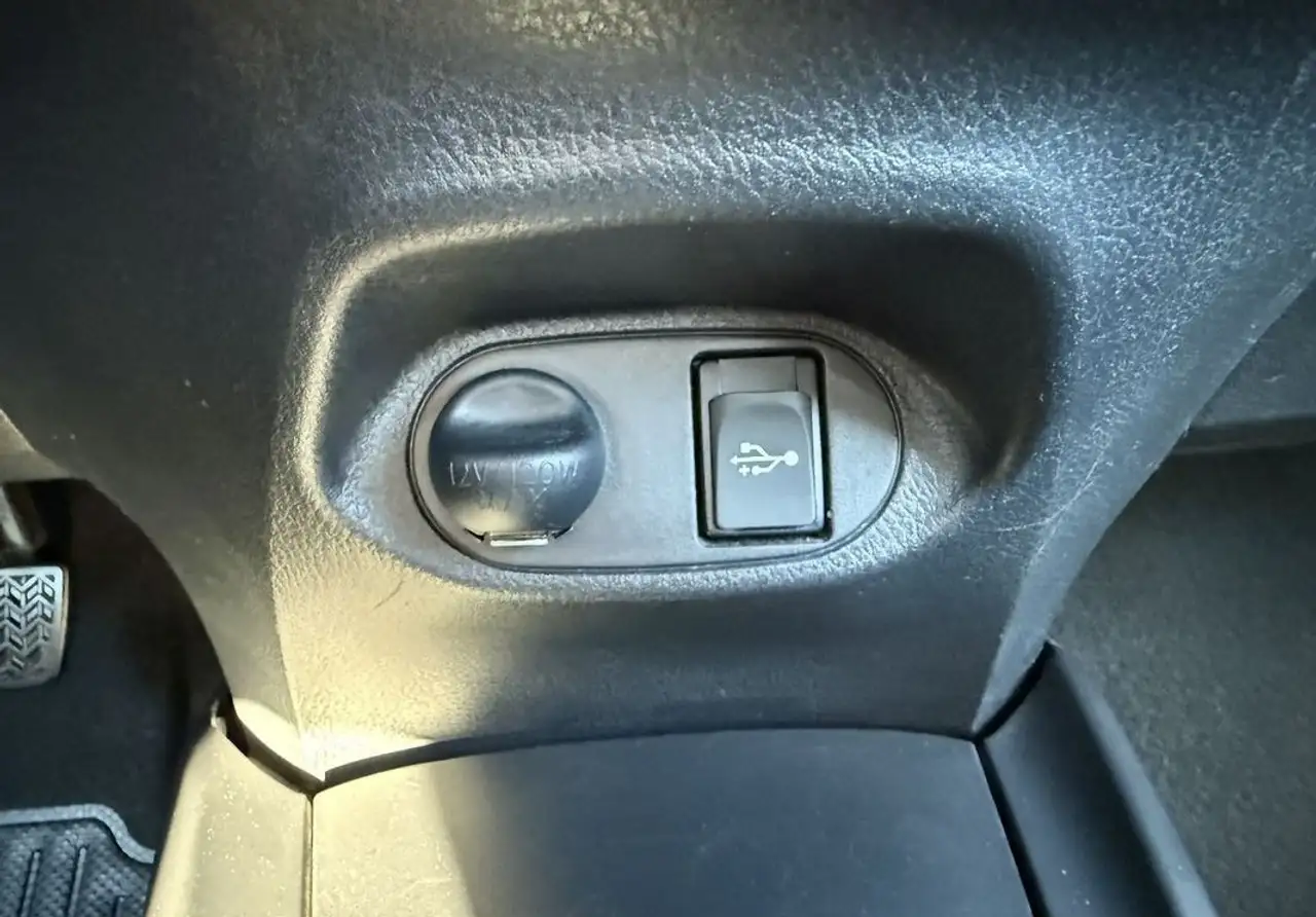 Toyota Yaris Yaris — photo 13