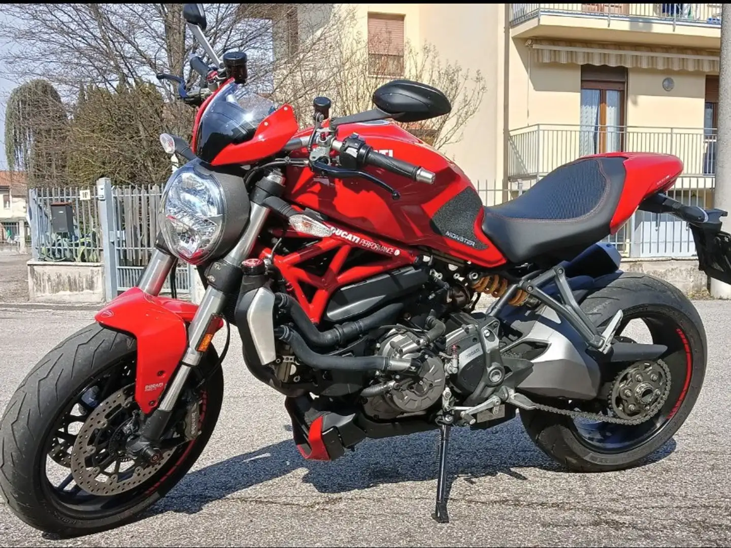 Ducati Monster 1200 Rosso - 1