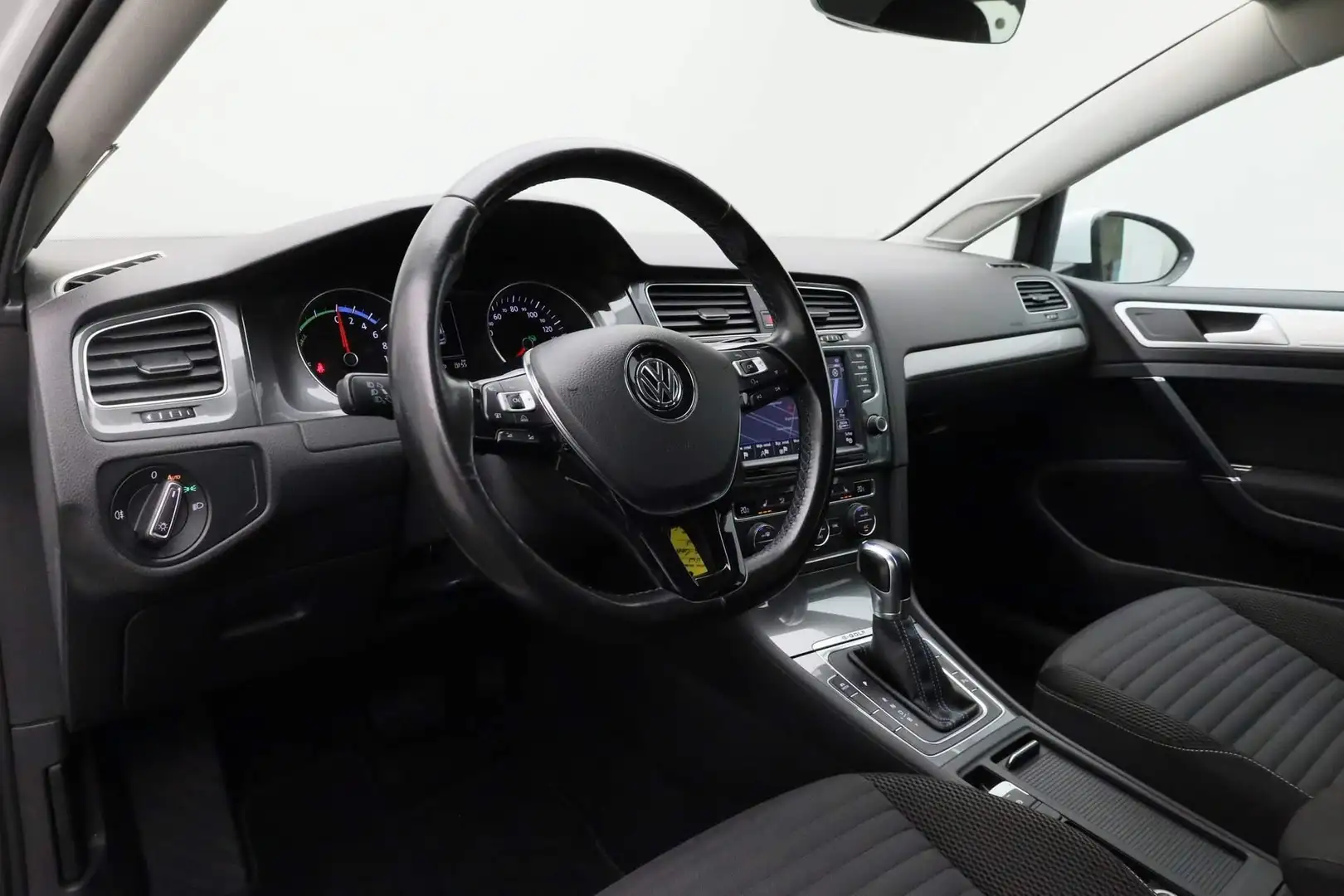 Volkswagen e-Golf 115PK CUP Edition | Navi | LED | Parkeersensoren v Blanc - 2