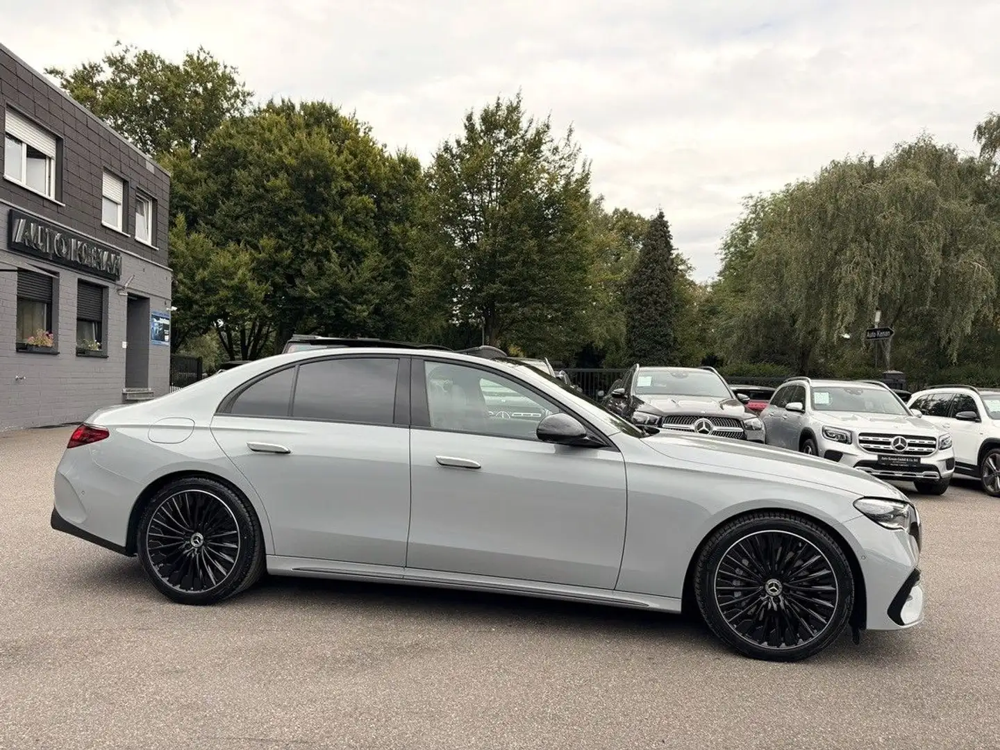 Mercedes-Benz E 220 d AMG Line PremiumPlus HyperScreen/Pano/HUD Grau - 2