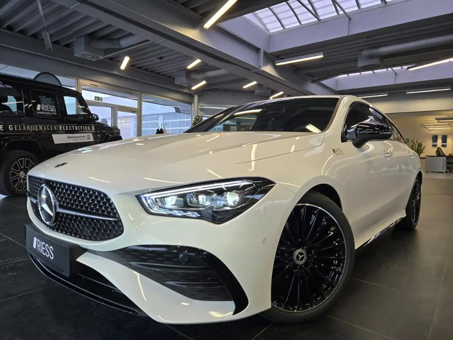 Mercedes-Benz CLA 200 Shooting Brake AHK AUT DynLicht Kam. LED Weiß - 1