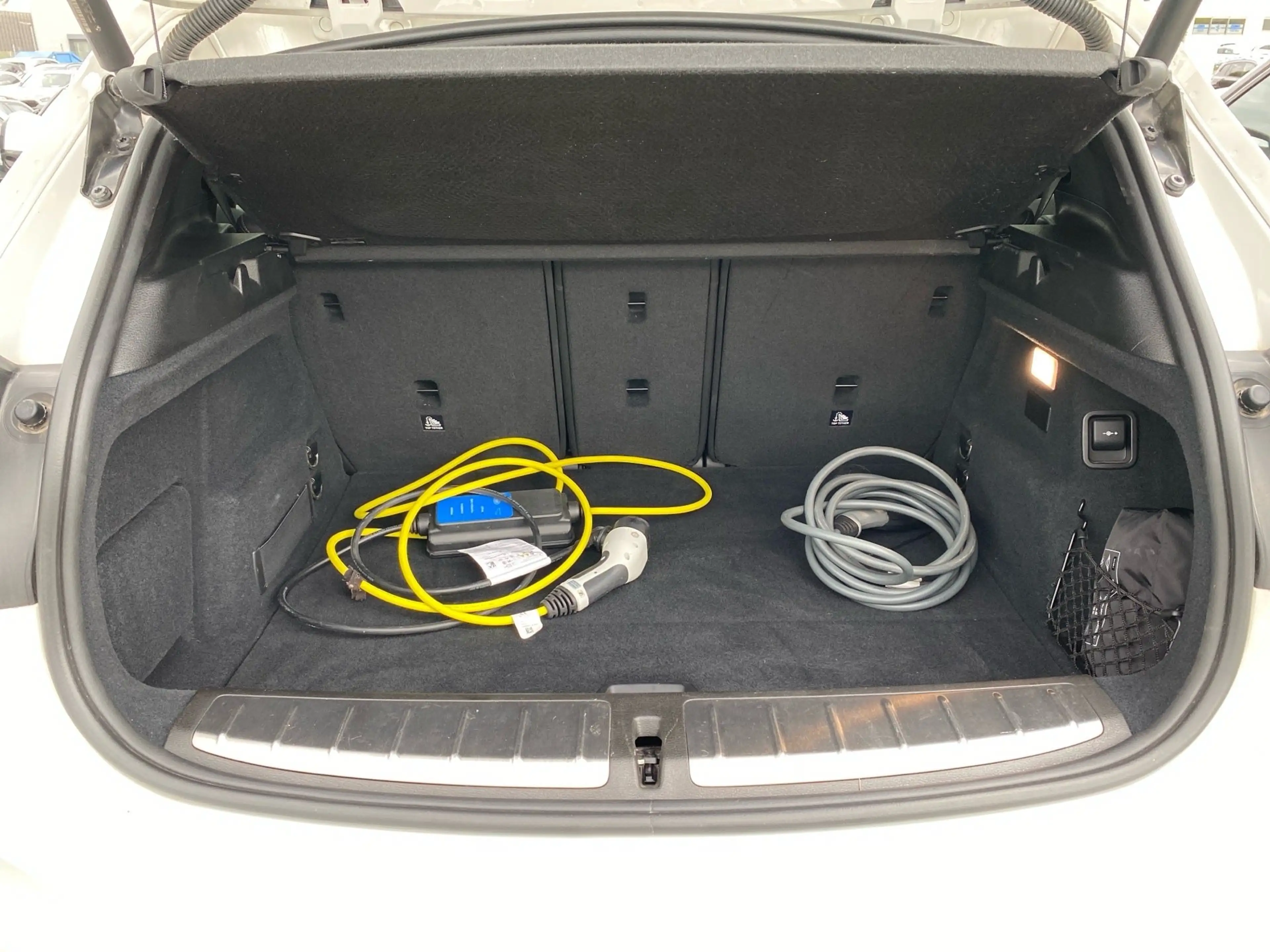 BMW X2 xDrive25e — photo 12