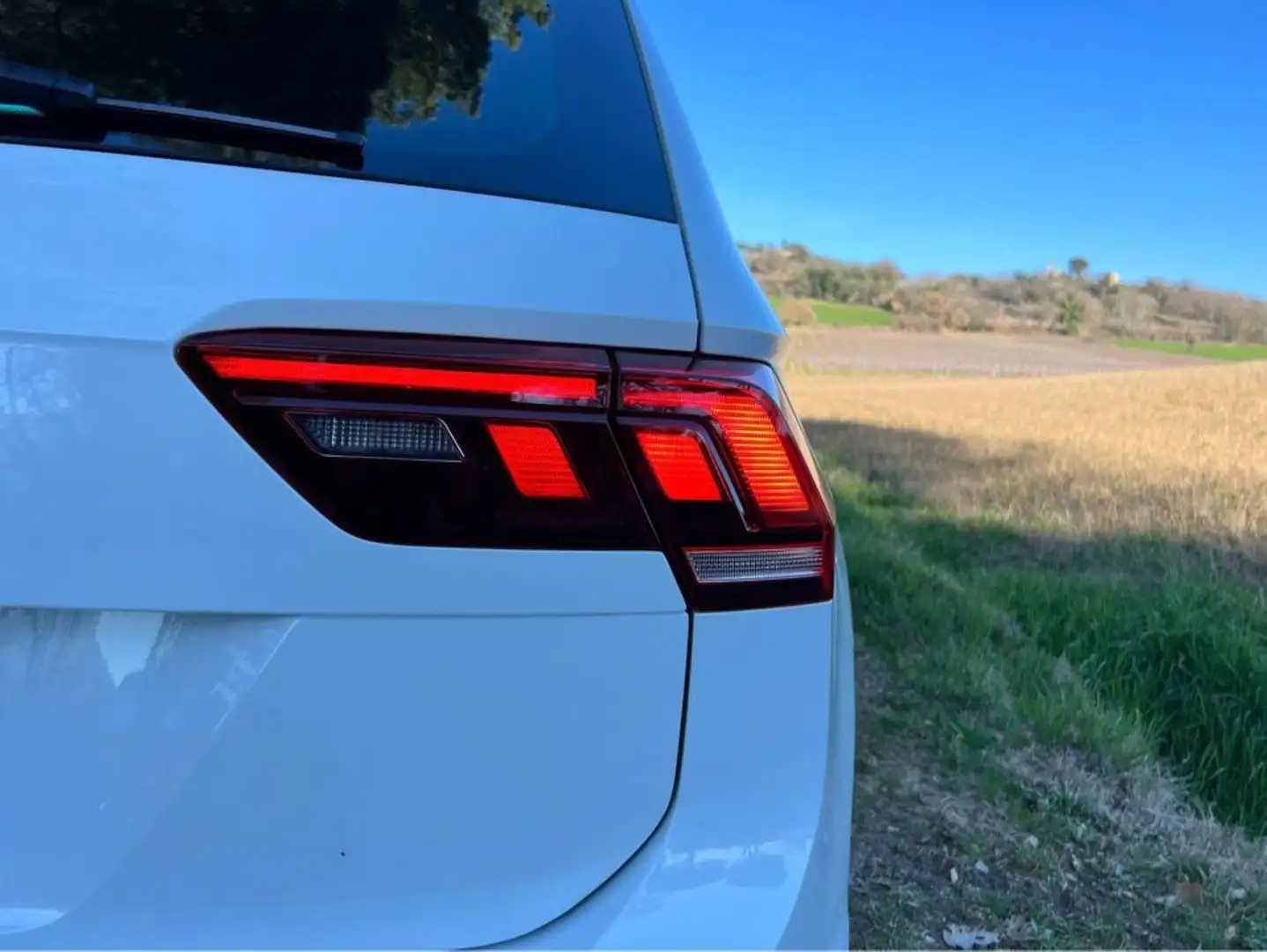 Volkswagen Tiguan Tiguan 2.0 tdi Sport 150cv dsg Bianco - 1