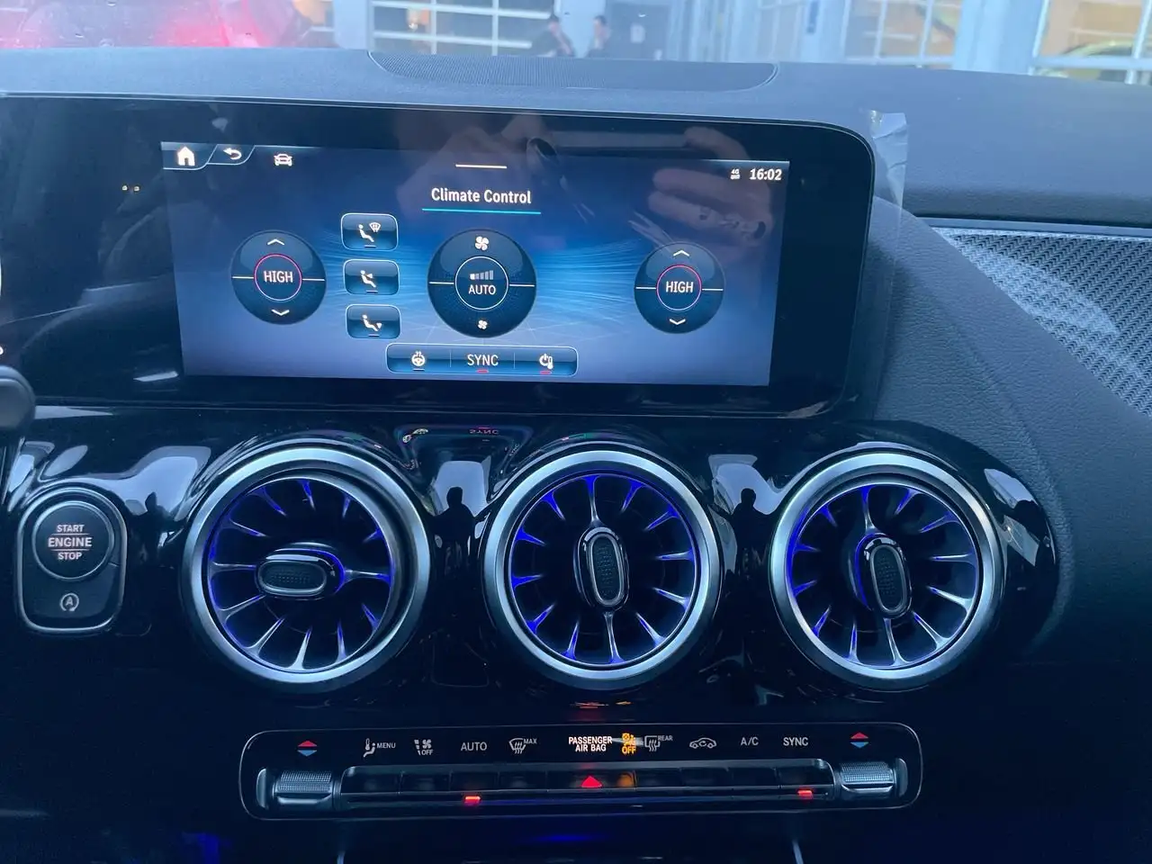 Mercedes-Benz GLA снимка Mercedes-Benz GLA
