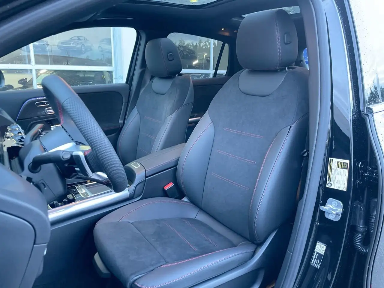 Mercedes-Benz GLA снимка Mercedes-Benz GLA