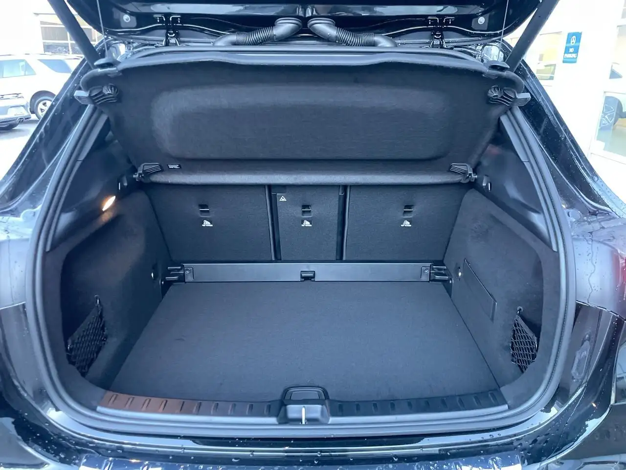 Mercedes-Benz GLA снимка Mercedes-Benz GLA