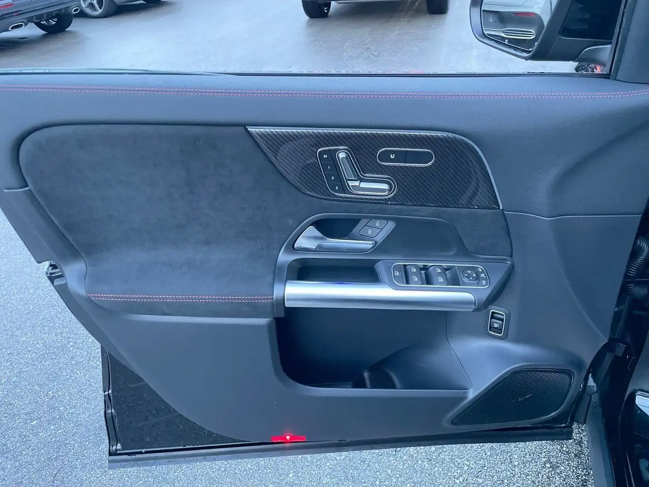 Mercedes-Benz GLA снимка Mercedes-Benz GLA