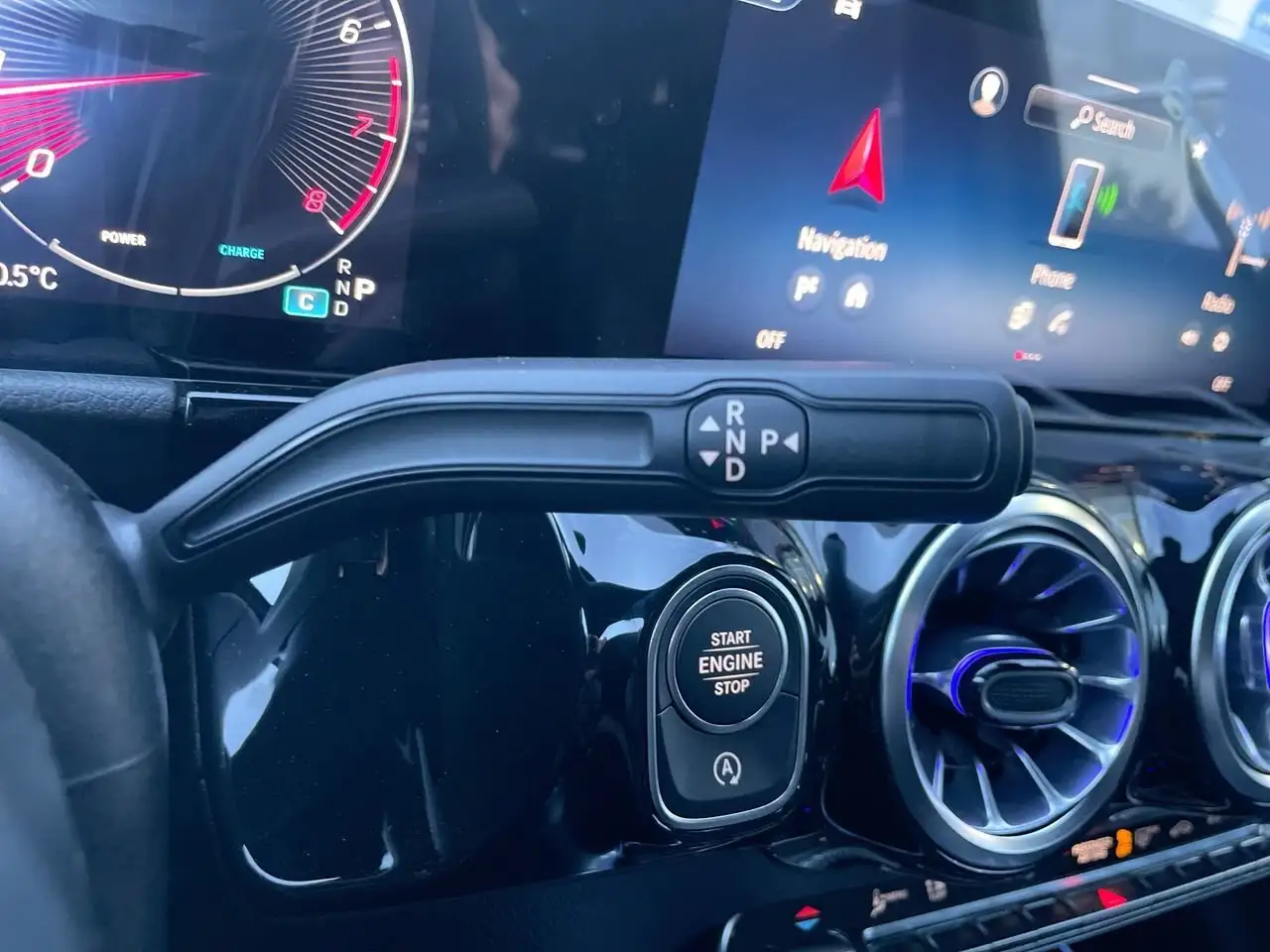 Mercedes-Benz GLA снимка Mercedes-Benz GLA
