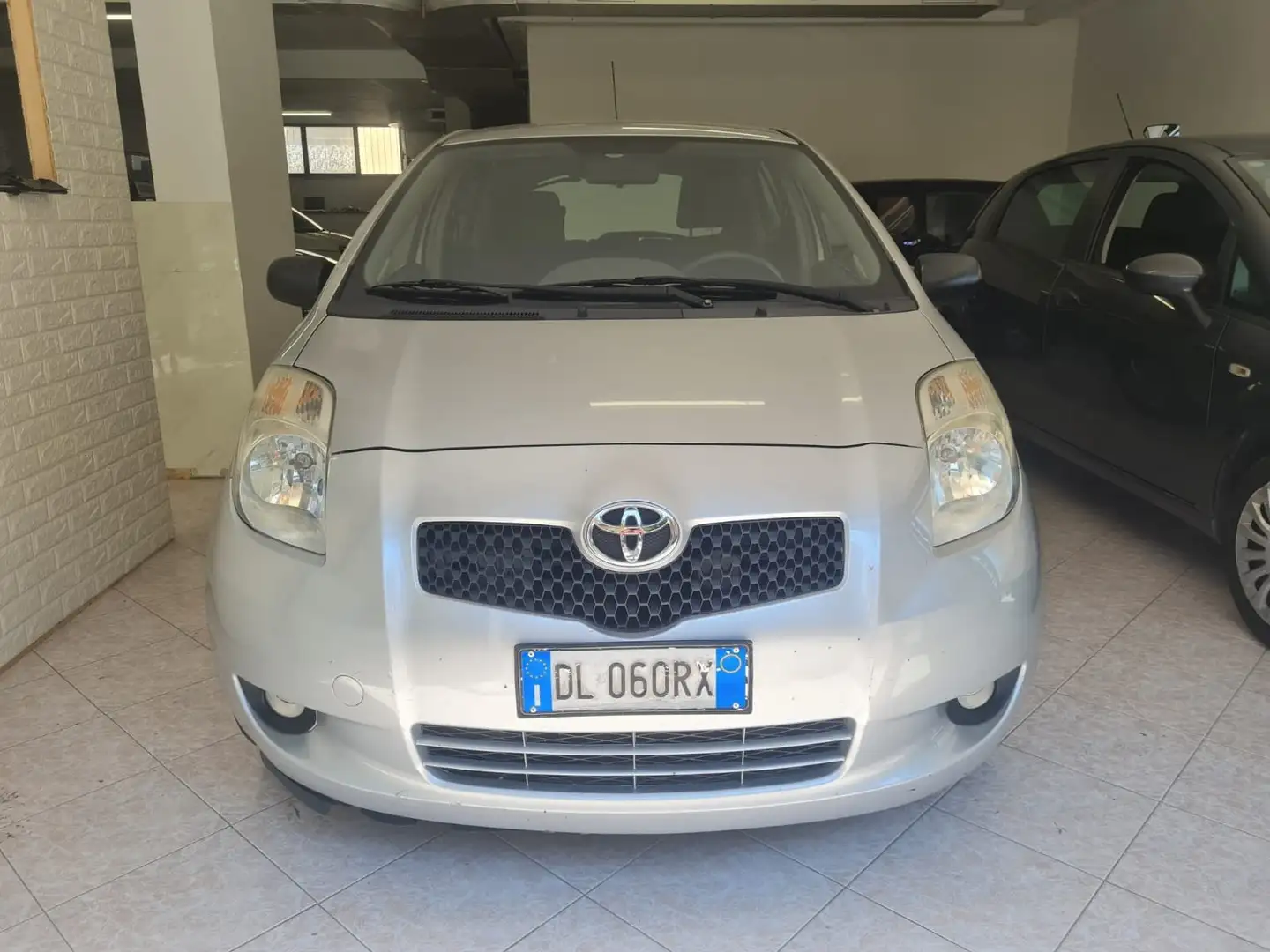Toyota Yaris Yaris II 2005 5p 1.3 Argento - 1