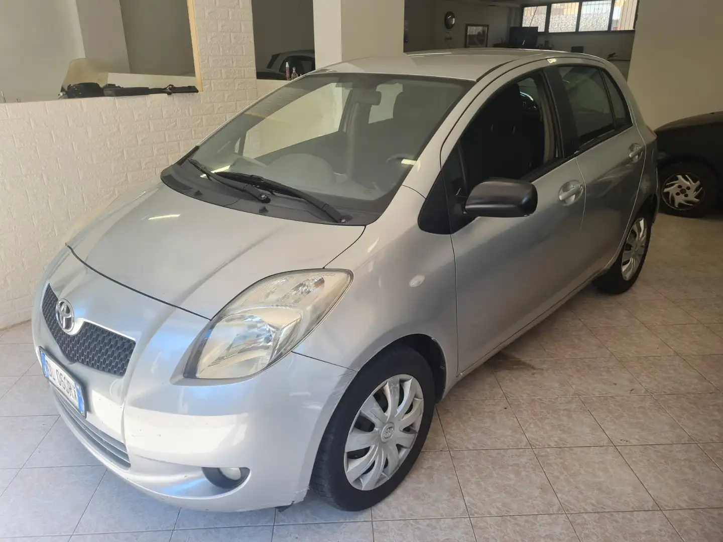 Toyota Yaris Yaris II 2005 5p 1.3 Argento - 2