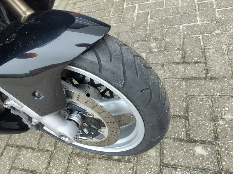 Kawasaki Ninja ZX-7R - foto 3