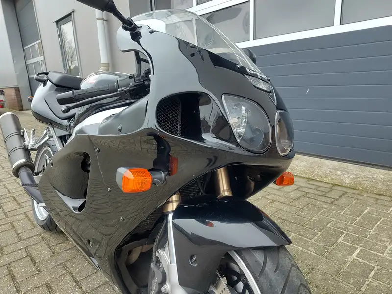 Kawasaki Ninja ZX-7R - foto 2