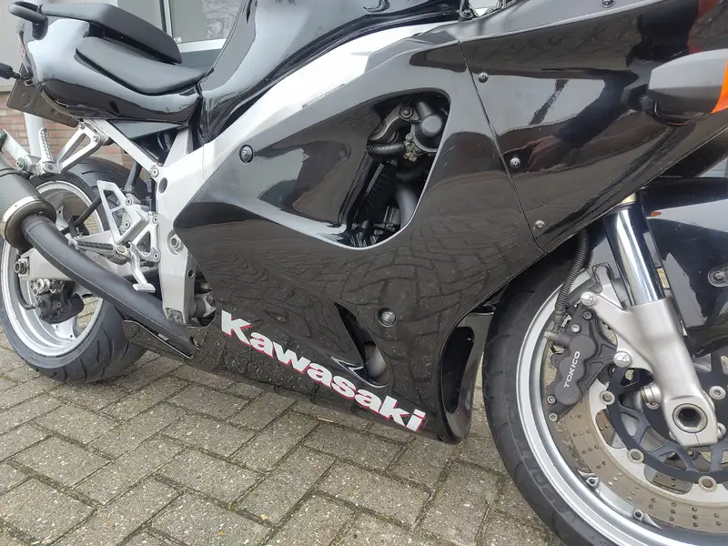 Kawasaki Ninja ZX-7R - foto 4