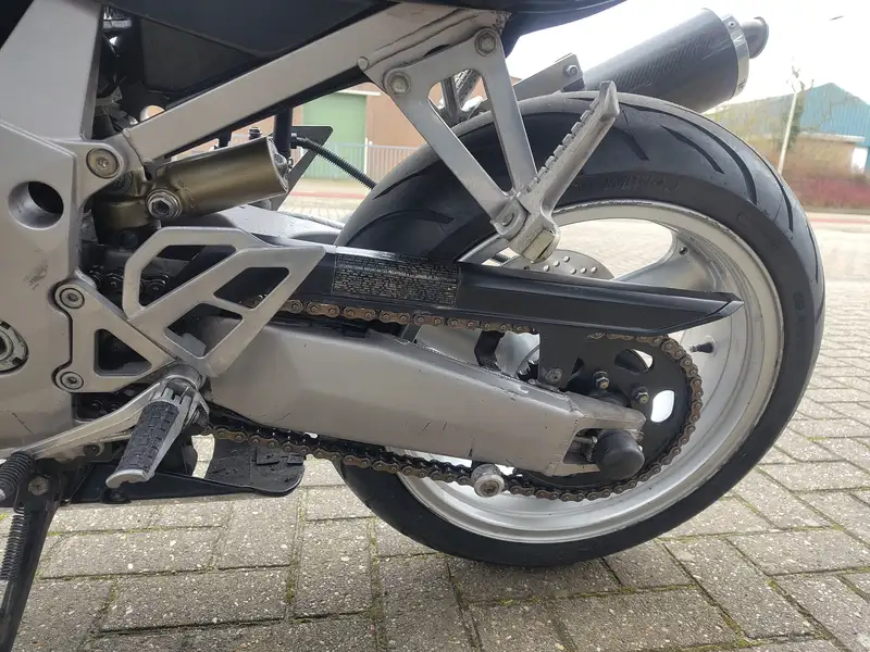 Kawasaki Ninja ZX-7R - foto 8