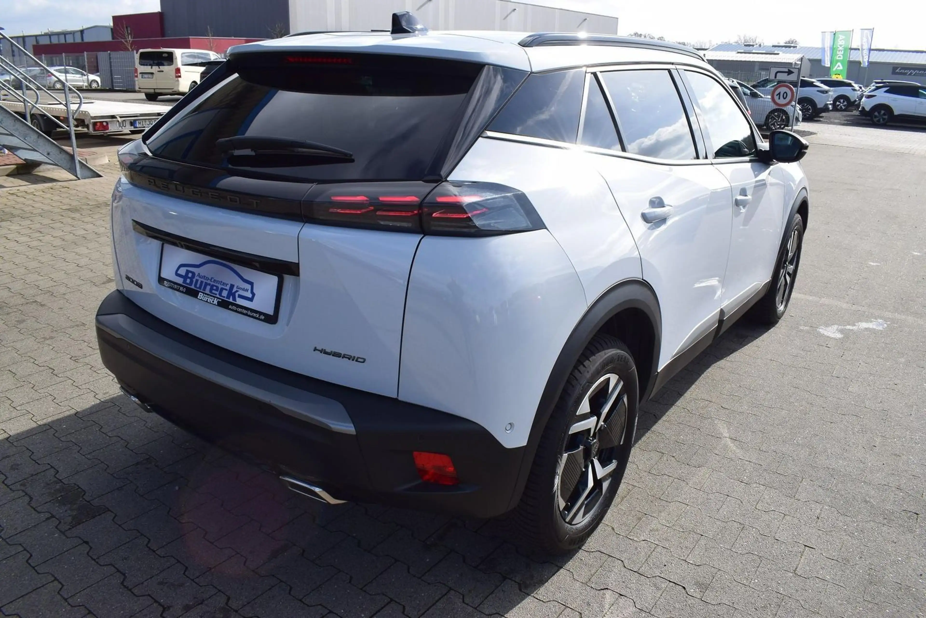 Peugeot 2008 Hybrid 145 Navi/APP/LED/SHZ/360-Grad — photo 8
