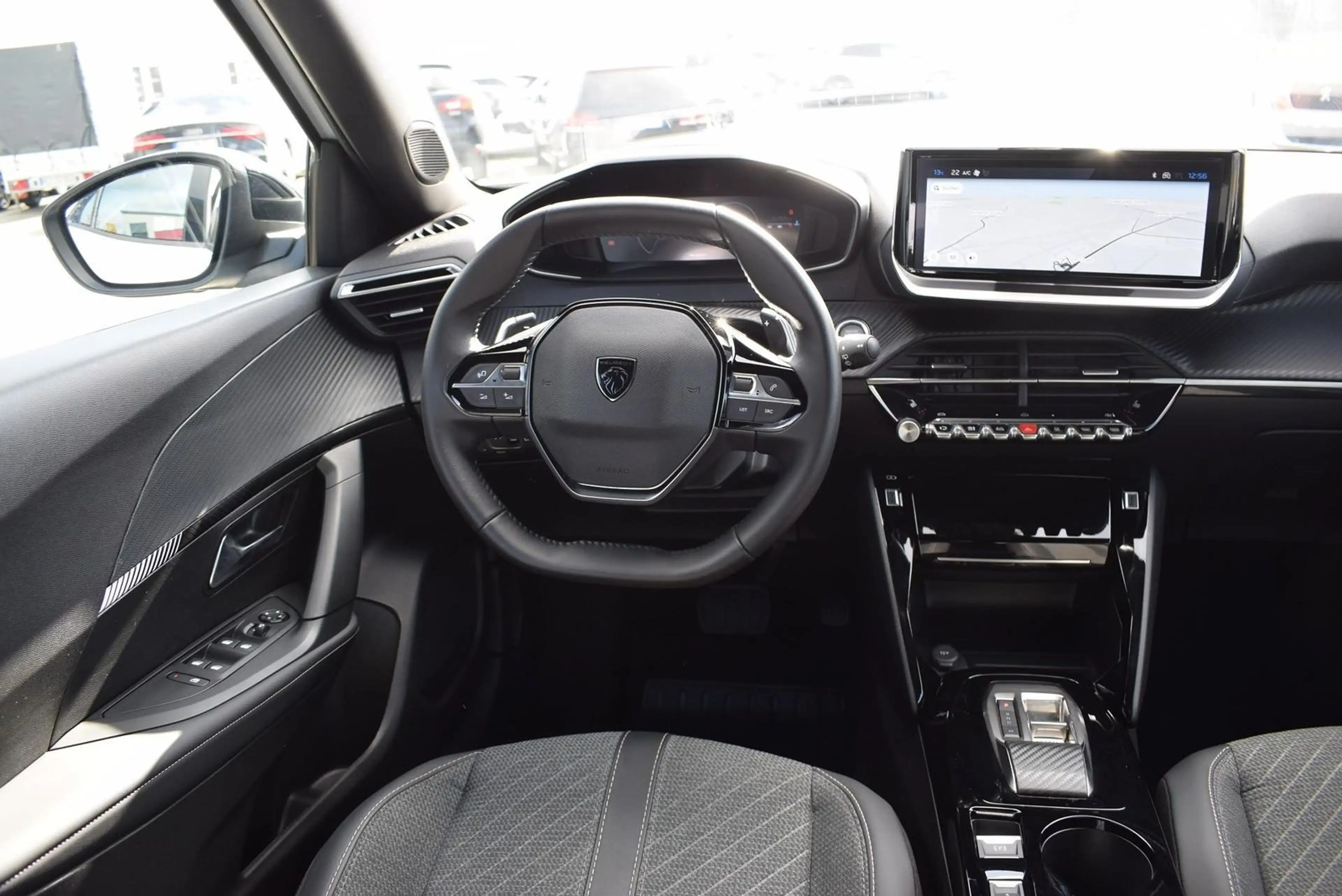 Peugeot 2008 Hybrid 145 Navi/APP/LED/SHZ/360-Grad — photo 15