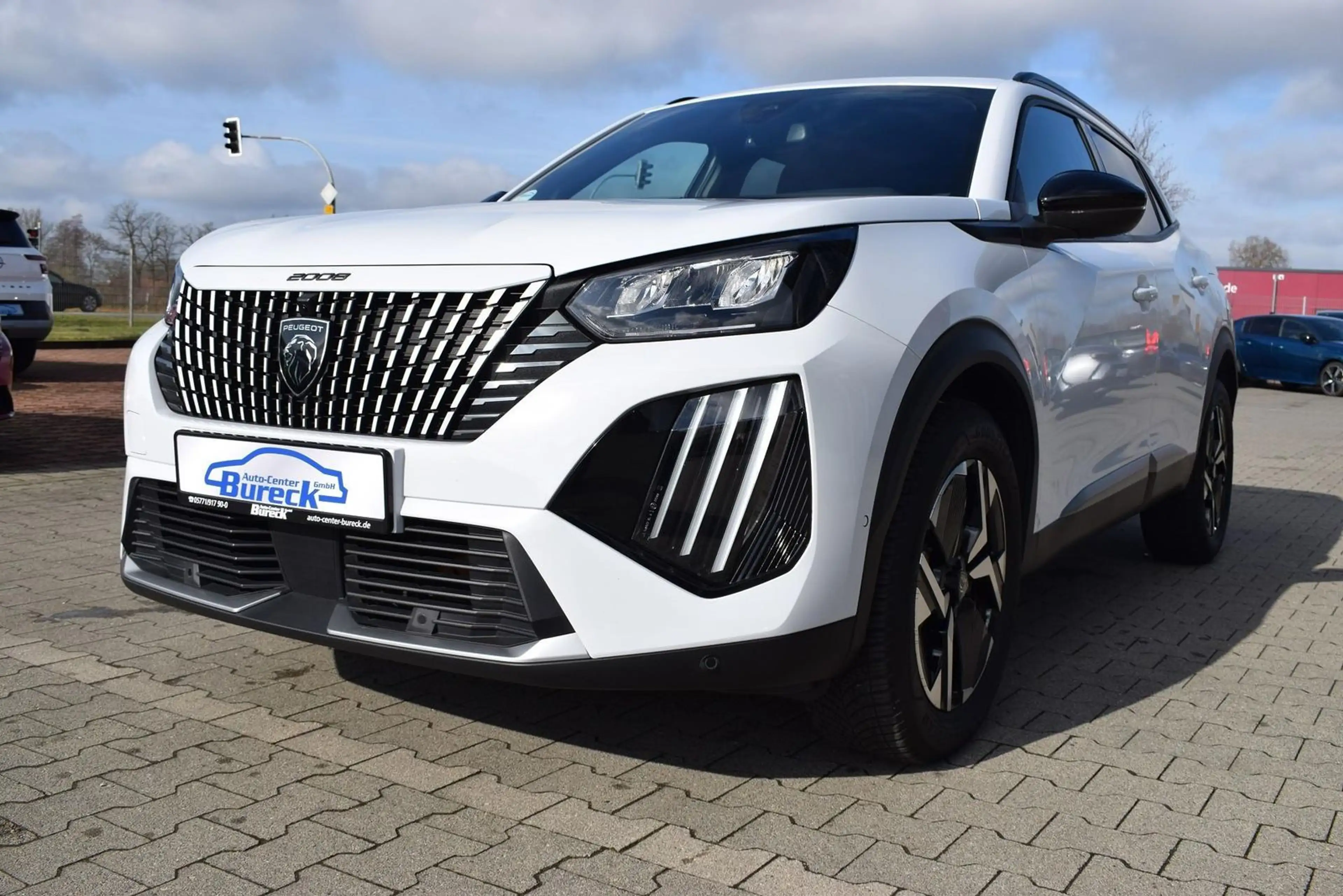 Peugeot 2008 Hybrid 145 Navi/APP/LED/SHZ/360-Grad — photo 2